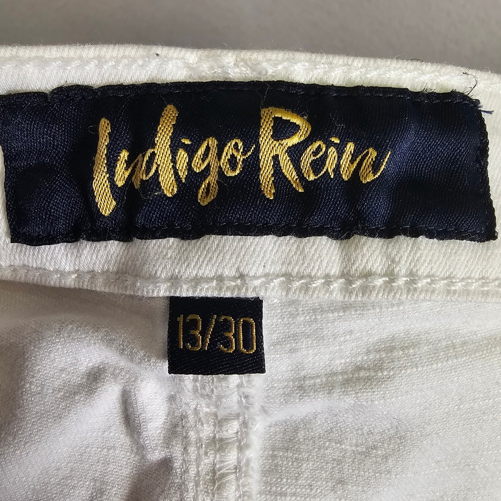 Indigo Rein Womens White Distressed Denim Shorts Button Fly Size 13/30 High Rise - Picture 5 of 7